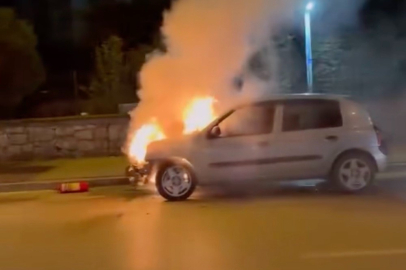 Bursa'da otomobil alevlere teslim oldu