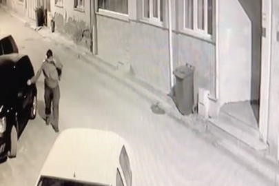 Bursa'da araçlara saldırı güvenlik kamerasına yansıdı