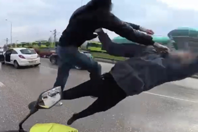 Bursa'da trafikte uçan tekmeli kavga