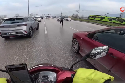 Bursa'da trafikte uçan tekmeli kavga