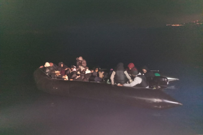 İzmir açıklarında 43 düzensiz göçmen yakalandı
