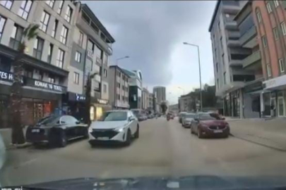 Bursa'da otomobil yayaya çarptı!