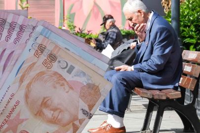 Emeklilerin zam farkı ödeme tarihi belli oldu