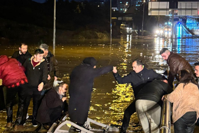 Aydın'ı sağanak vurdu: Yollar göle döndü