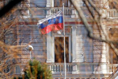 İngiltere bir Rus diplomatı sınır dışı etti