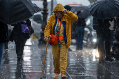 Meteoroloji 53 ili uyardı: Sağanak, fırtına ve kar bekleniyor