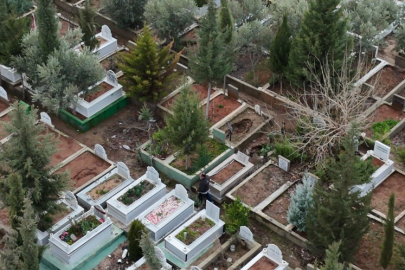 Mezarlıkta felaket! Kabirler çöktü