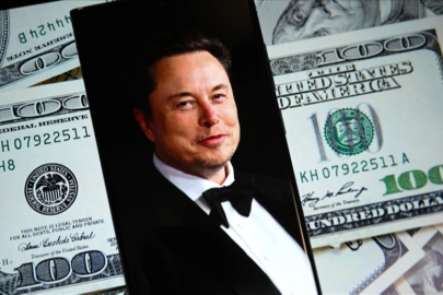 Serveti 800 milyar doları aşan ilk kişi oldu!