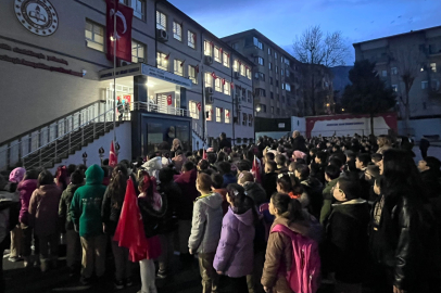 Bursa'da minik öğrenciler depremde hayatını kaybedenleri unutmadı