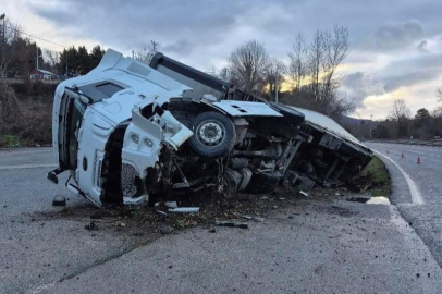 Bursa'da tır kanala uçtu