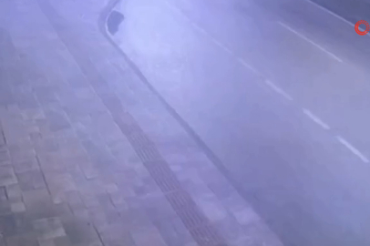 Ehliyetsiz sürücü kaldırıma çarpıp kaçtı ama polis yakaladı