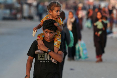 Katil İsrail’in sınırlı geçiş izni verdiği Refah'tan 4. günde sadece 21 kişi Gazze'ye döndü