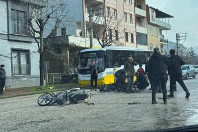 Bursa'da motosikletler kafa kafaya çarpıştı 1’i ağır 2 yaralı