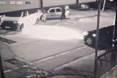 Bursa'da 2 kişinin ağır yaralandığı silahlı saldırı kameraya yansıdı