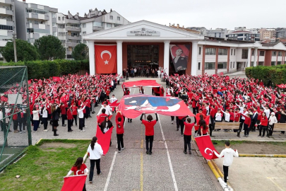 Bursa'da yer gök kırmızı beyaz