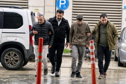 Fırça sapıyla dehşet : Arkadaşlarını ağır yaraladılar, 2 kişi tutuklandı