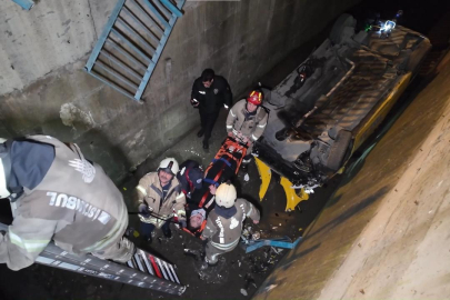 Alkollü sürücünün kullandığı taksi dere yatağına devrildi