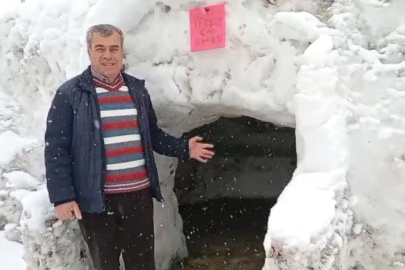İlginç anlar: Köyde kardan çay ocağı kurdular