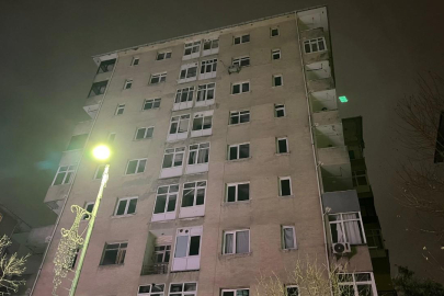 Küçükçekmece'de riskli yapı olduğu belirlenen 10 katlı bina tahliye edildi