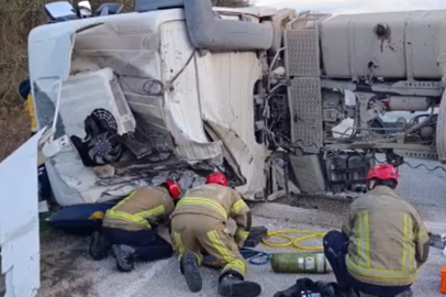 Bursa'da acı haber: Devrilen beton tankerinin sürücüsü hayatını kaybetti