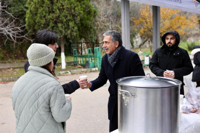 Gemlik Belediyesi’nden öğrencilere sıcak çorba ikramı