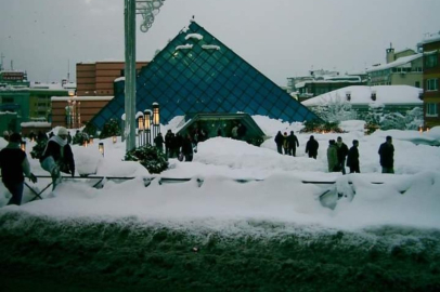 Bursa’nın “Beyaz esareti”: 22 yıl önceki kar yağışı unutulmuyor