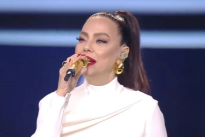 Ebru Gündeş Riyad konserinde şarkıları Arapça söyledi