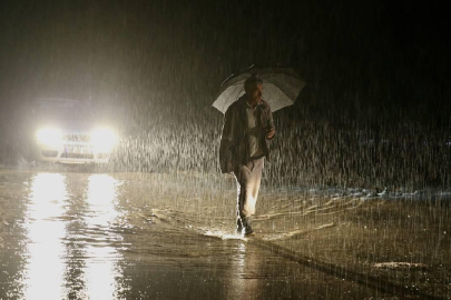 Muğla'nın Seydikemer ilçesindeki su baskını nedeniyle bazı evler tahliye edildi