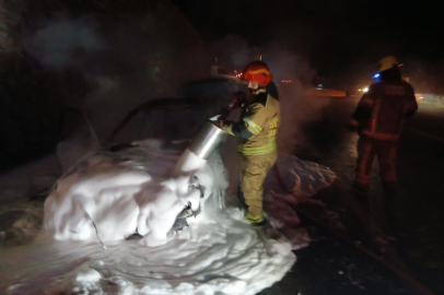 Mudanya yolunda korkutan araç yangını