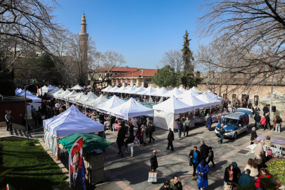 Bursa'da ‘Meydan Kadınların’ dayanışma pazarı doldu taştı