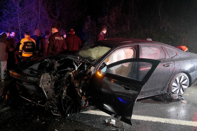 Otomobil ile ticari araç çarpıştı: 1 ölü, 5 yaralı