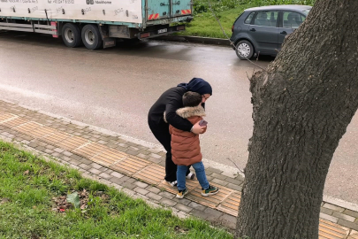 Bursa'da yürek burkan anlar: Kaza yapan annesinin başında ağladı