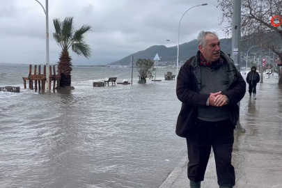 Bursa'da deniz karayla birleşti... İşletmeler dükkan açamadı