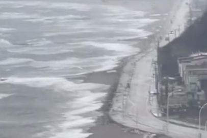 Karacabey'de fırtına ve sağanak sonrası deniz taştı