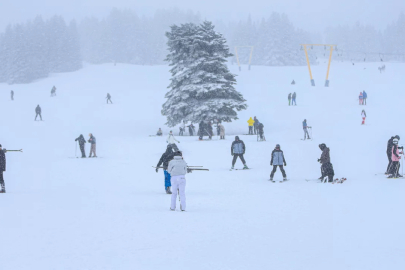 Uludağ'da kar kalınlığı 145 santimetreye ulaştı