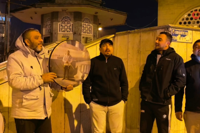 Bursa'da vatandaşları sahura ilahilerle kaldırıyor