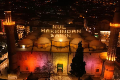 Bursa Ulu Cami’de Ramazan mahyası: "Kul hakkından sakın"