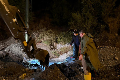 Hatay'da toprak kaydı, ev ve otomobil zarar gördü