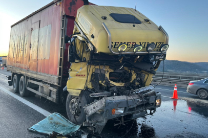 Kamyon tıra arkadan çarptı: 1 yaralı