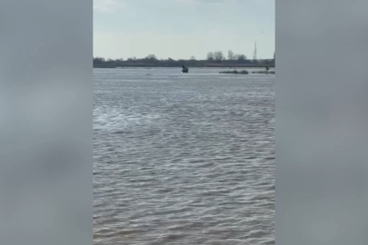 Bursa Çapraz Çayı taştı! Harmanlı kara yolu ile Harmanlı Köprüsü ulaşıma kapandı