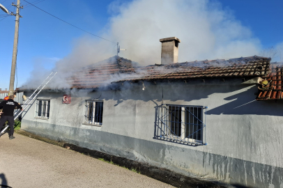 Bursa'da yaşlı çiftin evi alevlere teslim oldu