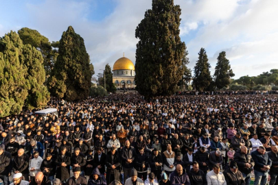 Hamas, İsrail'in engellemelerine rağmen Mescid-i Aksa'ya akın edilmesi çağrısı yaptı