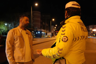 Polisten 'bir babalık yap' diye yardım isteyen alkollü sürücüye ceza yağdı