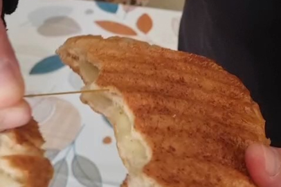 Ekmekten paket lastiği çıktı