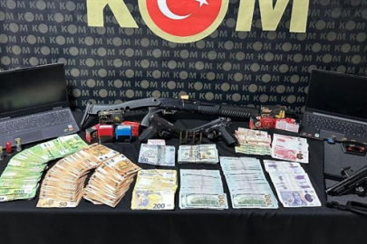 Milyonluk rüşvet havuzu kuran gümrük çetesi çökertildi