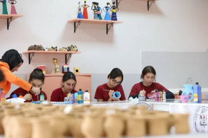 Bursa'da 10 bine yakın ortaokul öğrencisi çömlek yapımıyla tanıştı