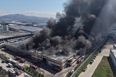 Manisa'da şekerleme fabrikasında yangın çıktı