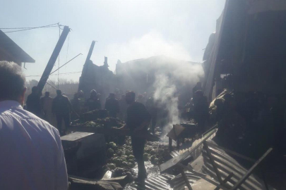 İran'da bir helikopter sebze-meyve haline düştü