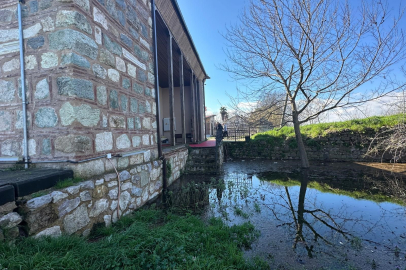 Uluabat Gölü'nün suları 625 yıllık camiyi tehdit ediyor