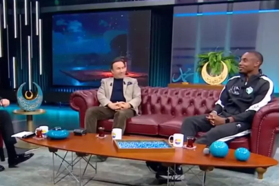 Fode Koita, “Kâbe’de Hacılar” ile sosyal medyada trend oldu